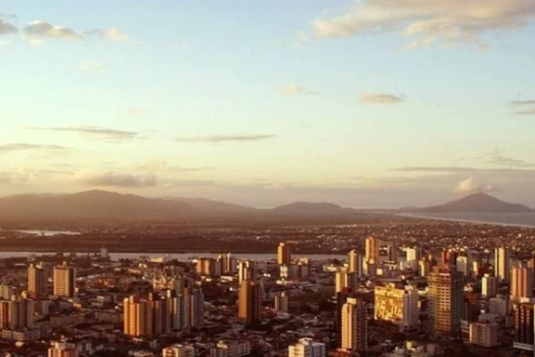 
	Itaja&iacute; (SC): A regi&atilde;o foi uma das afetadas pelas fortes chuvas
 (Eduardo Marquetti / Wikimedia Commons)