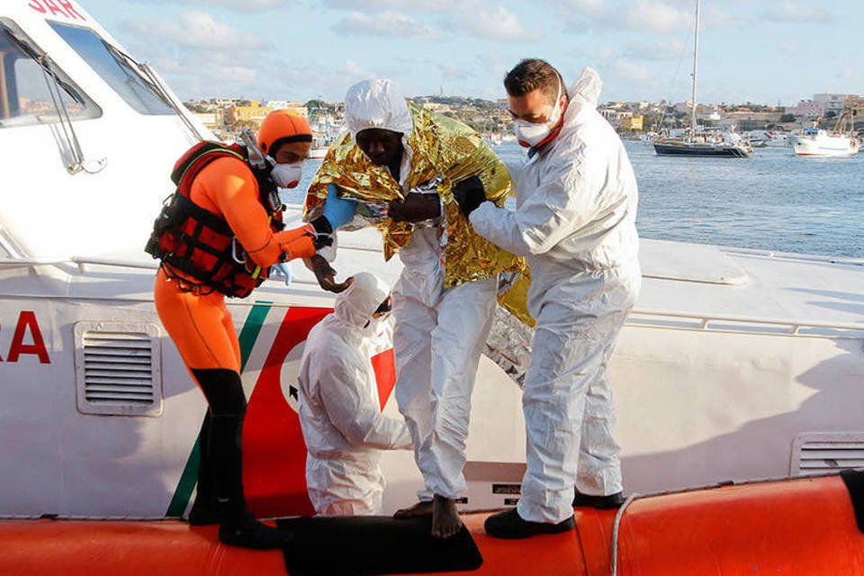 Ao menos 10 migrantes morrem em naufrágio na costa Líbia