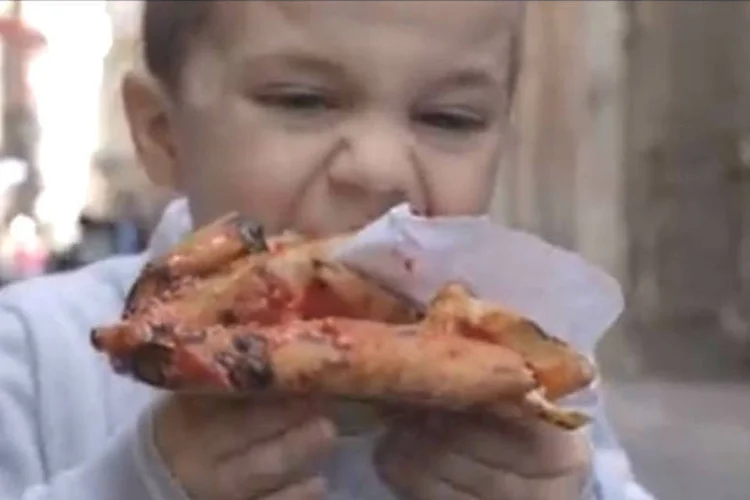 Vídeo italiano: resposta ao comercial do McDonald's (Reprodução)