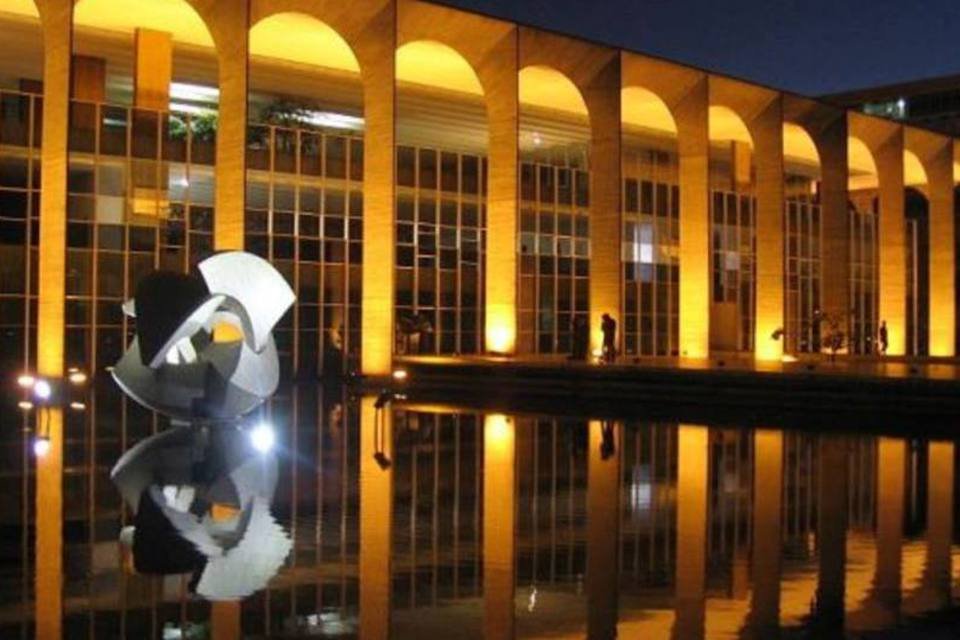 Passaporte diplomático tem sido usado para turismo