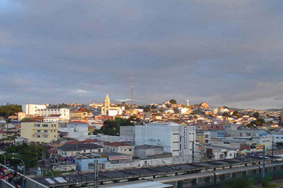 Enchente afeta pelo menos 60 casas na Grande São Paulo