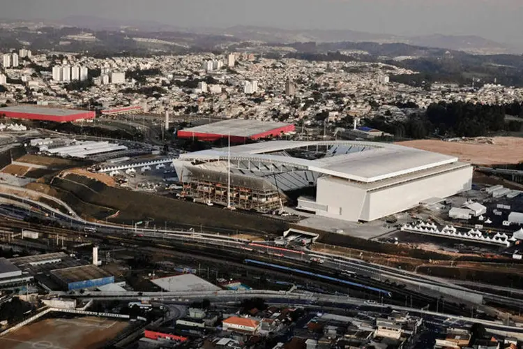 
	Bairro de Itaquera, com Arena Corinthians ao centro, em S&atilde;o Paulo
 (Alexandre Battibugli / Abril Dedoc)