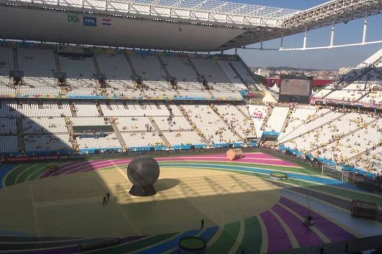 
	Caso o impasse sobre as estruturas provis&oacute;rias do Itaquer&atilde;o se prolongue e atrapalhe a venda de ingressos, o Comit&ecirc; Rio-2016 pode tirar S&atilde;o Paulo dos Jogos
 (Beatriz Souza)