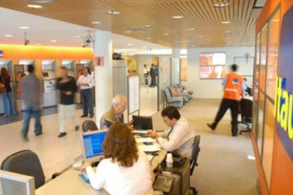 Lucro do Itaú Unibanco sobe para R$3,2 bi no 1o tri