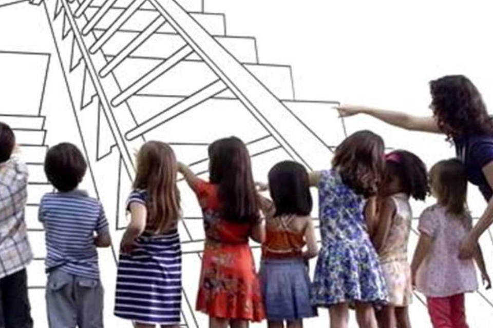 Crianças interpretam obra de arte em web vídeo do Itaú