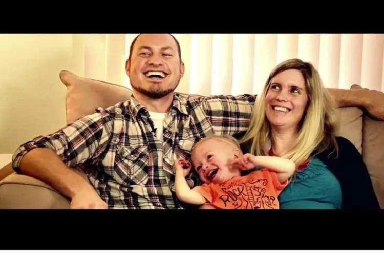Itaú: banco visitou família do bebe Micah para gravar novo filme (Reprodução)