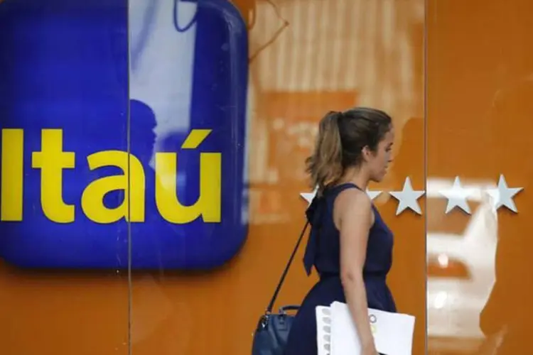 
	Ita&uacute; Unibanco: &agrave;s 10:14, o Ibovespa subia 1,78 por cento, a 40.294 pontos
 (Sergio Moraes / Reuters)