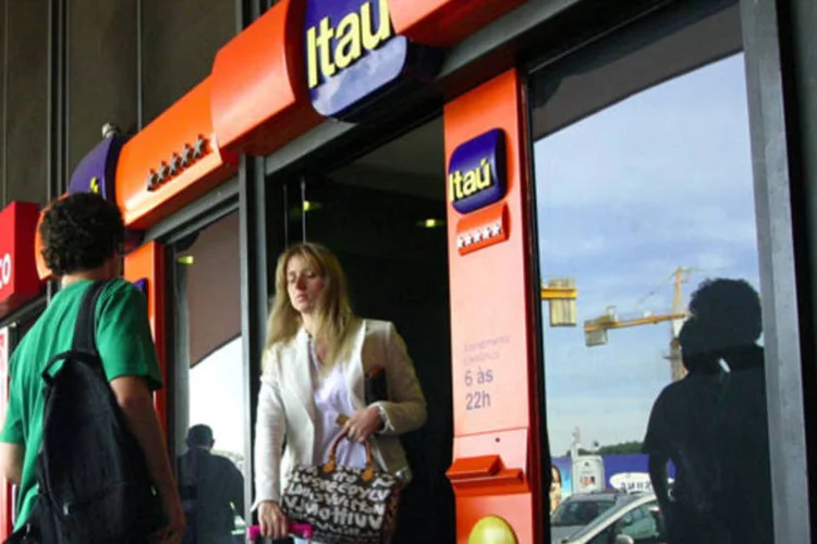 
	Ita&uacute;: lucro de R$ 4,2 bilh&otilde;es foi o maior da hist&oacute;ria dos bancos em um terceiro trimestre
 (FERNANDO CAVALCANTI / VEJA)