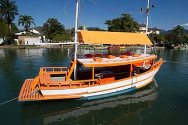 Banco é patrocinador do evento e pintou até mesmo os tradicionais barcos ancorados no cais (Divulgação)