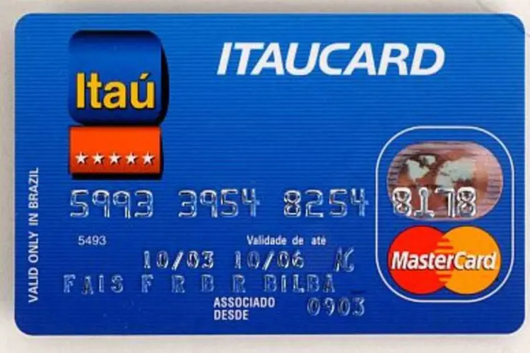 Cartão Itaucard: Cada 2.500 pontos vão valer 50 reais em créditos para a compra de pasagens aéreas  (.)