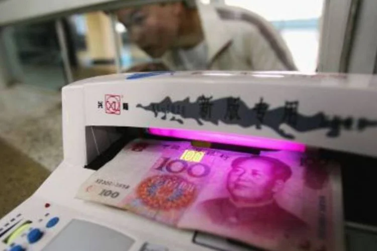 Iuane em agência de câmbio chinesa: moeda também pode ser trocada no Brasil (.)