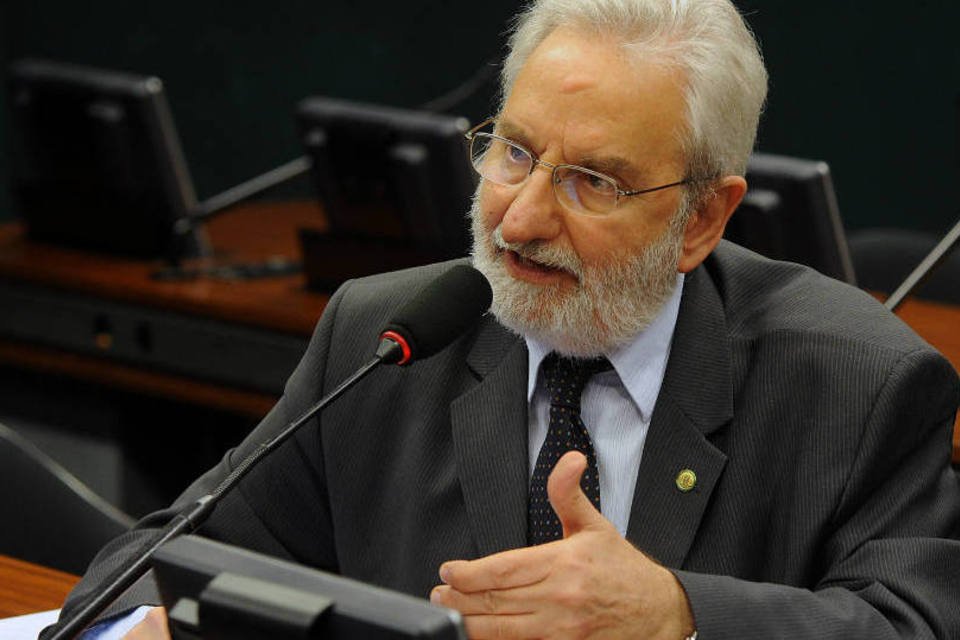 CPI aprova requerimento de convocação de Paulo Okamotto