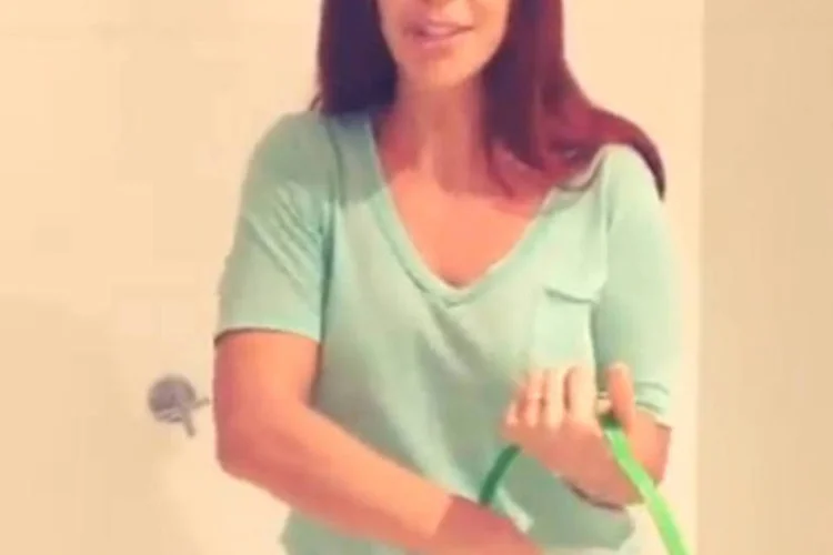 Ivete Sangalo: brincadeira consiste em tomar banho de balde de gelo para promover doações (Reprodução/Facebook)