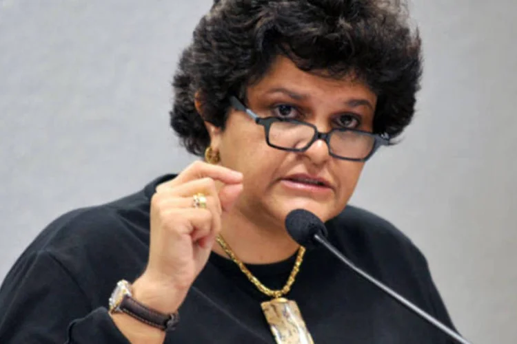 
	Izabella Teixeira: ministra do Meio Ambiente afirma que a proposta apresentada &ldquo;foi muito bem recebida pelo minist&eacute;rio e vai ser discutida com outros &oacute;rg&atilde;os&rdquo;
 (Antônio Cruz/ABr)