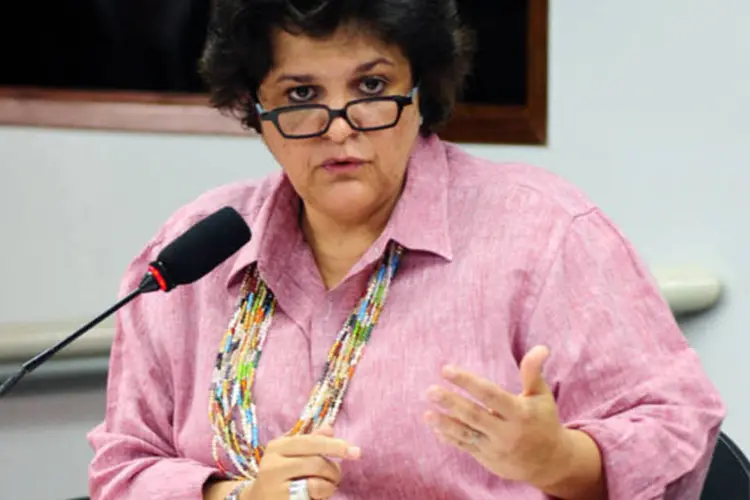 Izabella Teixeira, ministra do Meio Ambiente, disse que todas as denúncias já estão sendo alvo da Justiça, inclusive com pedido para demolição das obras (Gustavo Lima/Câmara)
