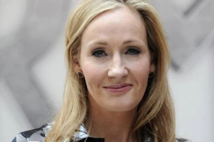 "O Livro dos Feitiços é o mais perto que um trouxa estará de um verdadeiro livro de feitiços", afirmou Rowling (Carl Court/AFP)