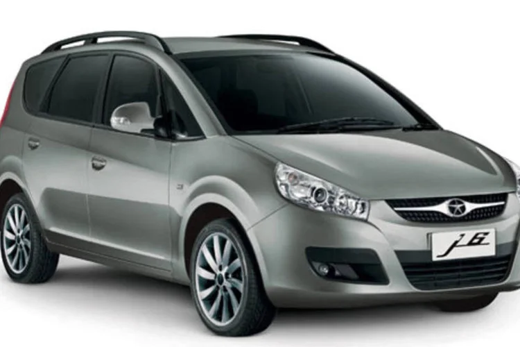 Minivan é vendida completa e tem capacidade para sete passageiros (Divulgação)