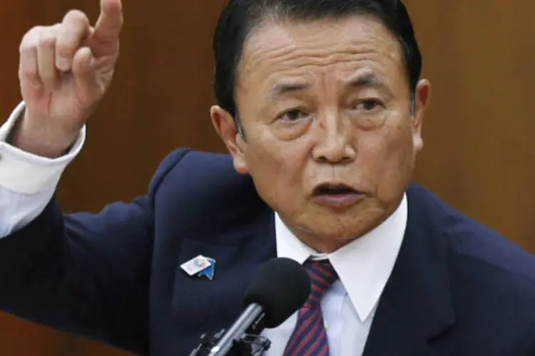 
	O ministro das Finan&ccedil;as do Jap&atilde;o, Taro Aso: lan&ccedil;amento do AIIB gerou controv&eacute;rsia ao ser apoiado de forma majorit&aacute;ria pela comunidade internacional, com exce&ccedil;&atilde;o not&aacute;vel dos Estados Unidos e do Jap&atilde;o
 (REUTERS/Issei Kato)