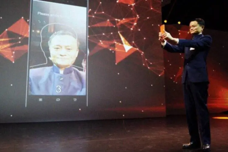 
	Apresentado por Jack Ma, o sistema usa reconhecimento facial para finalizar compras feitas pela internet
 (Reprodução/ Twitter)