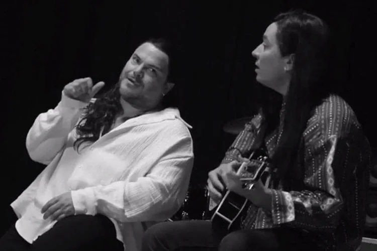 Jack Black e Jimmy Fallon capricharam nas caras e bocas para imitar Gary Cherone e Nuno Bettencourt, respectivamente  (Reprodução / You Tube)
