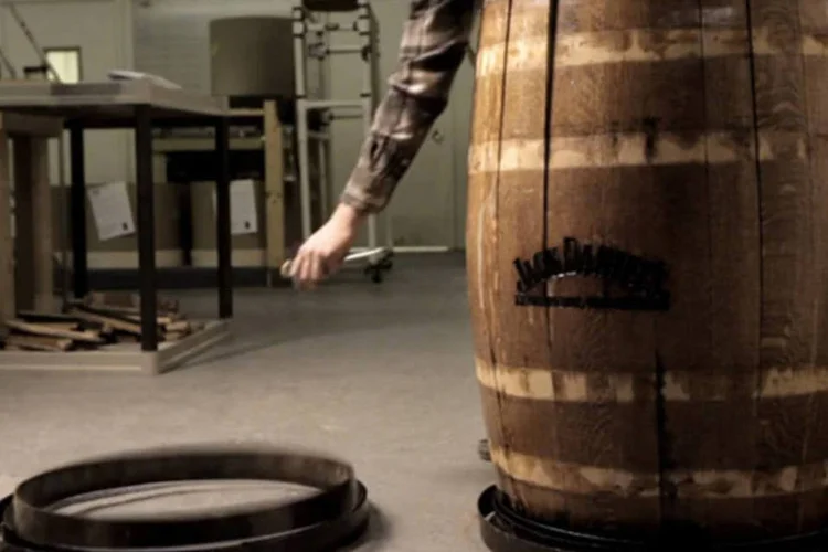 Trecho da ação da Jack Daniel's: peça será sorteada em promoção realizada no site da marca (Reprodução)
