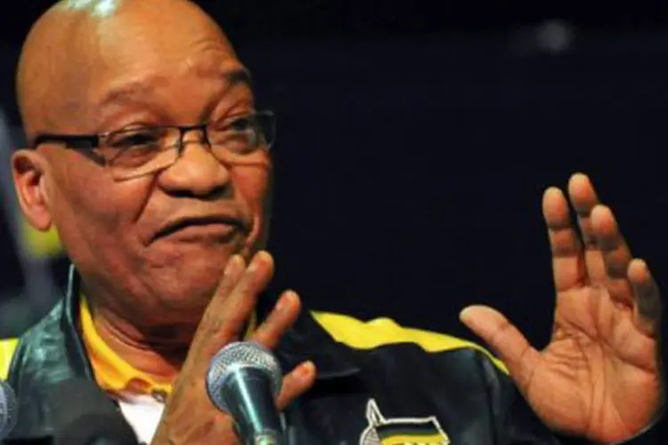Zuma discursa no congresso de seu partido: na charge de Zapiro, o presidente aparece numa galeria de arte sob a forma de um pênis gigante (©AFP / Alexander Joe)