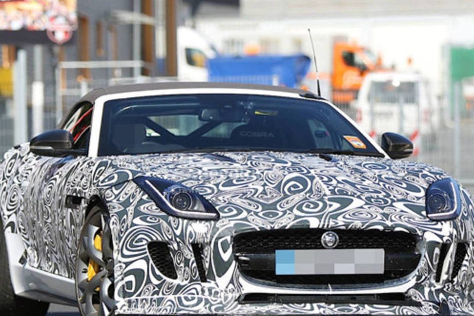 Novo Jaguar F-Type RS é visto em testes