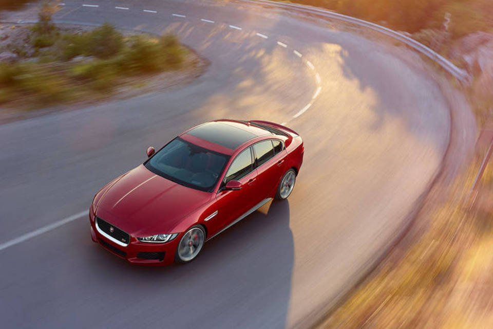 Jaguar XE desembarca no Brasil por R$ 169.900