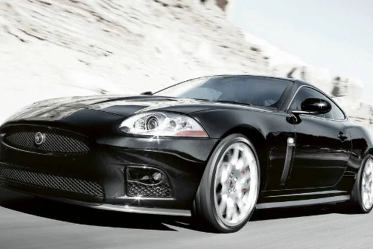 Clientes alugam carros de luxo para jantares especiais e para passear pela cidade (Jaguar/Divulgação)