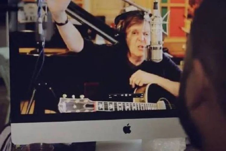 
	A produ&ccedil;&atilde;o musical contou com participa&ccedil;&otilde;es de peso, como Paul McCartney no baixo
 (Reprodução/AdNews)