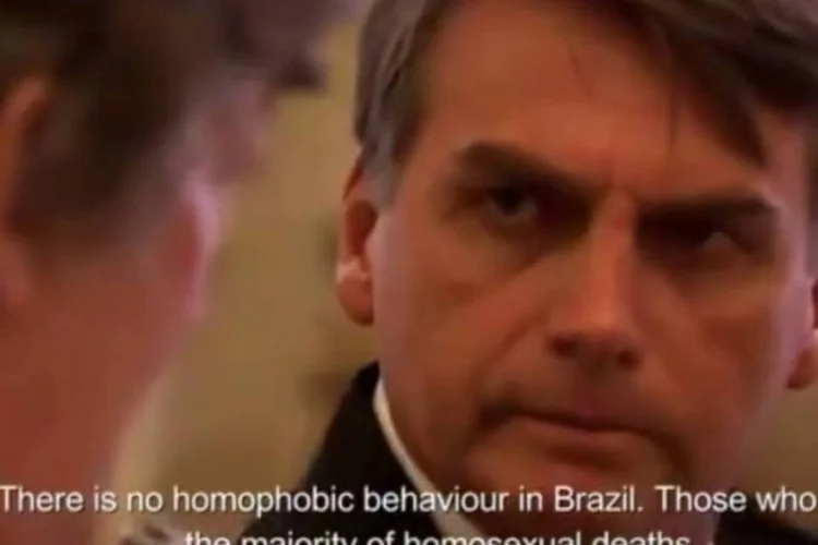 
	Jair Bolsonaro, em entrevista ao document&aacute;rio Out There, da BBC: &quot;N&atilde;o existe homofobia no Brasil&quot;, disse &agrave; rede brit&acirc;nica, que o colocou entre os mais &quot;not&oacute;rios homof&oacute;bicos&quot; do globo
 (Reprodução YouTube)