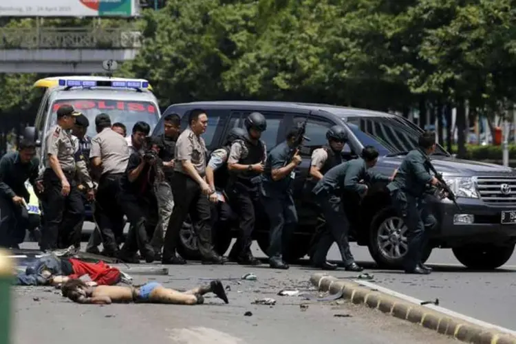 
	Indon&eacute;sia: os ataques mataram sete pessoas, incluindo dois civis
 (REUTERS)