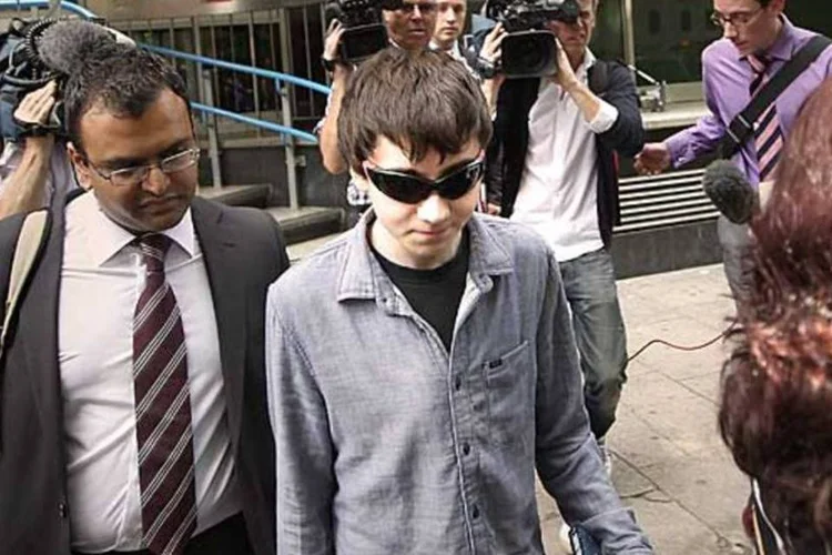 O britânico Jake Davis é acusado de ser o hacker Topiary, porta voz do grupo LulzSec (Peter Macdiarmid / Getty Images)