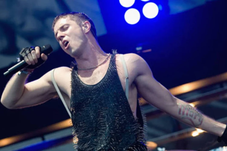 Jake Shears, vocalista do "Scissor Sisters": Facebook desistiu da divulgação do novo disco da banda por causa de foto controversa na capa (.)