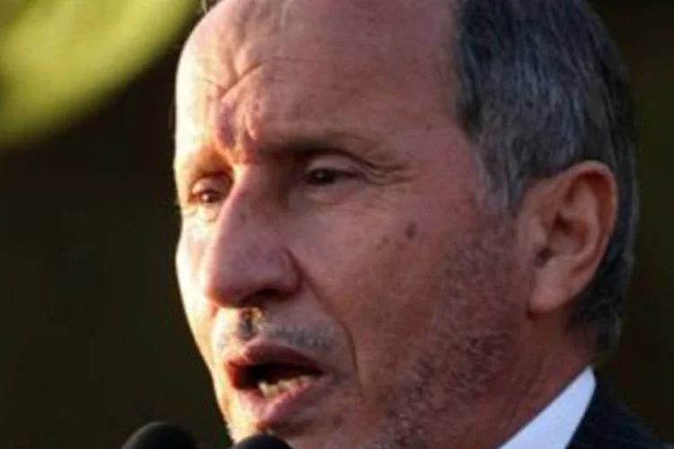 O presidente do CNT líbio, Mustafa Abdel Jalil, também anunciou em Benghazi a instauração de um governo de transição "dentro de duas semanas"
 (Abdullah Doma/AFP)
