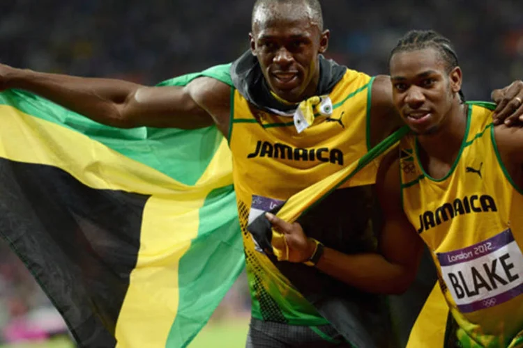 
	Corredores Bolt e Blake da Jamaica comemorando vit&oacute;ria nas Olimp&iacute;adas de Londres: Bolt e Blake repetiram a dobradinha dos 100m
 (Julia Vynokurova/Getty Images)