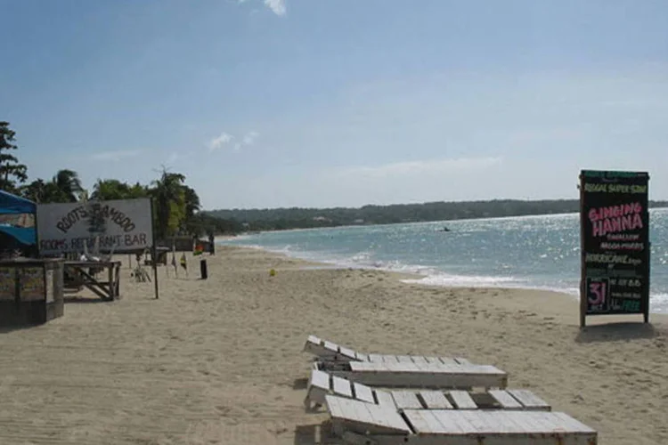 
	Jamaica: At&eacute; a manh&atilde; deste s&aacute;bado, os destro&ccedil;os do avi&atilde;o n&atilde;o haviam sido encontrados
 (Wikimedia Commons)