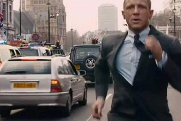 
	Daniel Craig interpreta James Bond em cena do filme Daniel &quot;Opera&ccedil;&atilde;o Skyfall&quot;: a franquia &eacute; a que ficou mais tempo em cartaz na hist&oacute;ria
 (Divulgação)