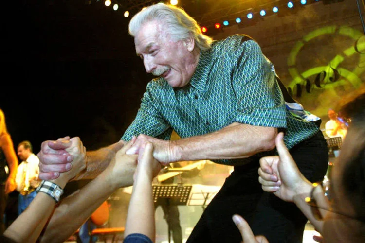 
	M&uacute;sico James Last: Popular em todo o mundo, ele apareceu no Royal Albert Hall de Londres no in&iacute;cio deste ano
 (REUTERS/China Photo)