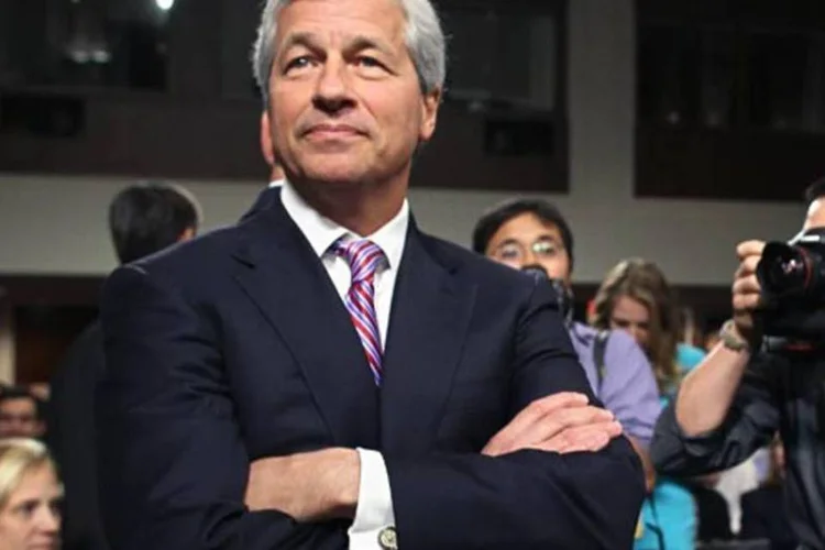
	Jamie Dimon, presidente do JPMorgan Chase: ap&oacute;s pol&ecirc;mica, a maioria decidiu mant&ecirc;-lo nas duas posi&ccedil;&otilde;es
 (Mark Wilson/Getty Images)