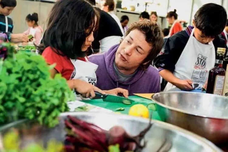 
	O chef Jamie Oliver:&nbsp;ele tem planos para restaurantes no Rio de Janeiro, Hong Kong, Xangai, Pequim, Mal&aacute;sia, Indon&eacute;sia e Tail&acirc;ndia.
 (Colin Mcconnell/LatinStock)