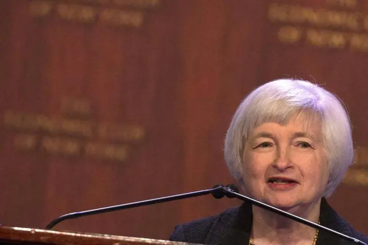 Chair do Federal Reserve, Janet Yellen, discursa durante encontro do Clube Econômico de Nova York (Brendan McDermid/Reuters)
