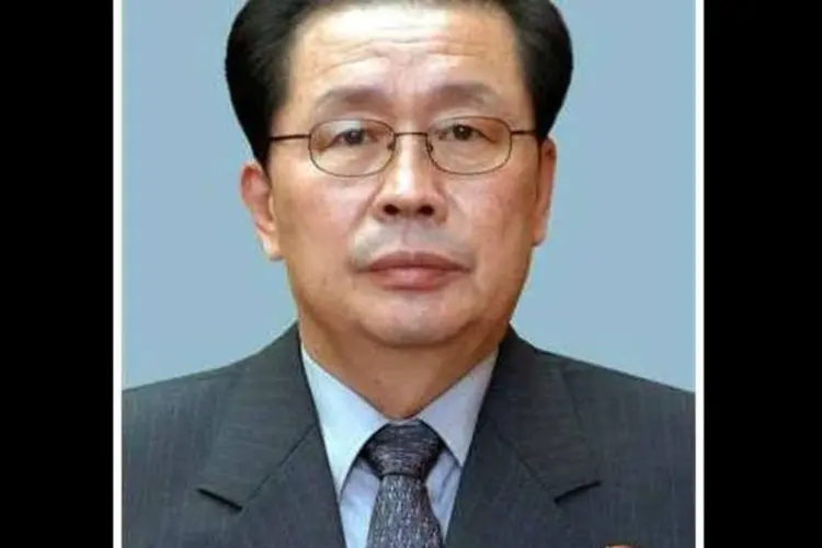 Jang Song Thaek é visto como conselheiro e protetor do possível sucessor Kim Jong Un  (Korean Central News Agency/ Wikimedia Commons)