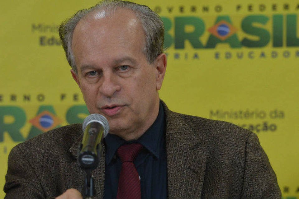 MEC confirma saída do ministro Renato Janine