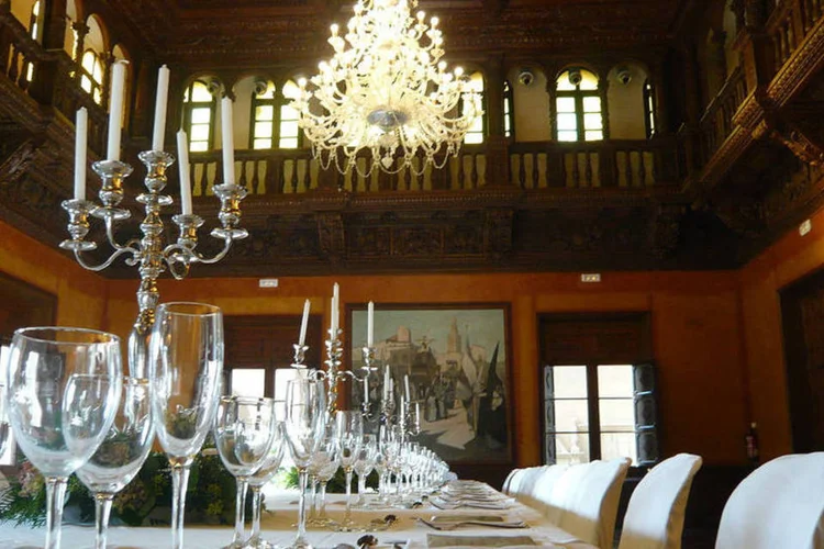 
	Jantar: quem quiser participar tem de compartilhar seu melhor segredo
 (Picoplato/Wikimedia Commons)