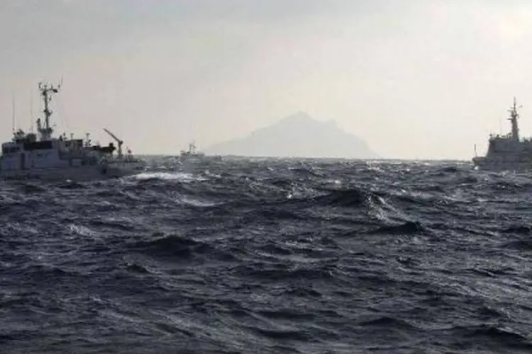 Pequim envia com frequência navios e embarcações da guarda costeira para a região, cruzando com embarcações japonesas, o que faz temer um incidente militar (Cna/AFP)