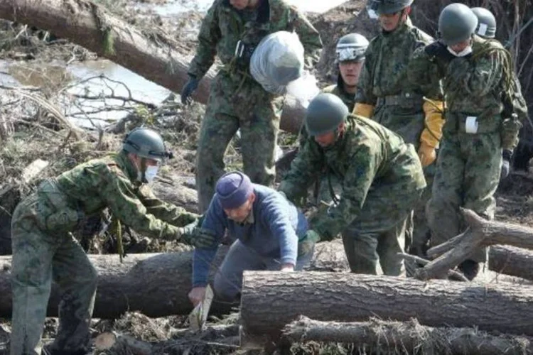 Fortes perdas nas ações japonesas e preocupações sobre os danos nos reatores nucleares do país deixavam os investidores cautelosos (Getty Images)
