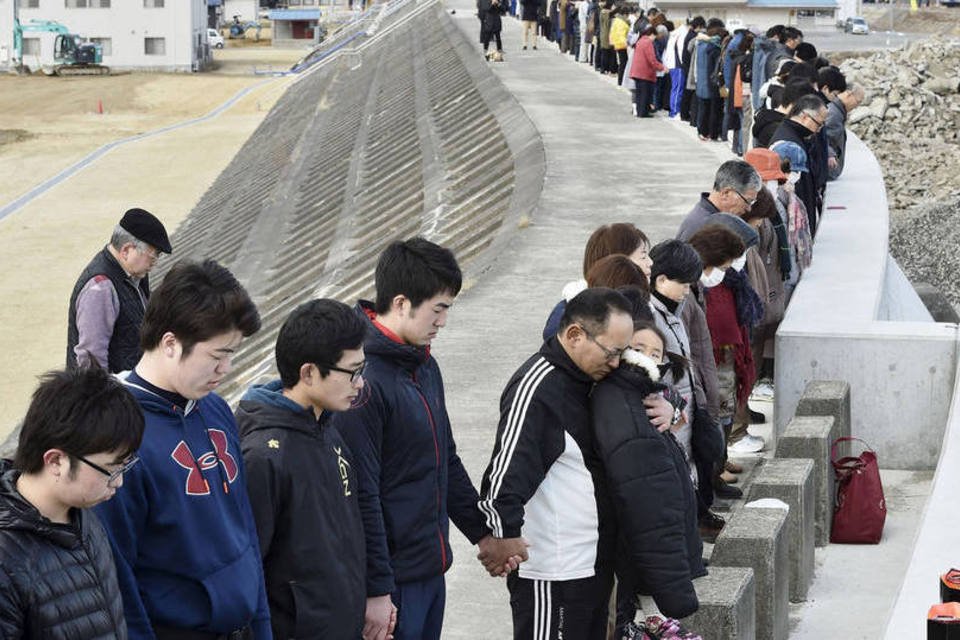 Japão lembra aniversário de tsunami com minuto de silêncio