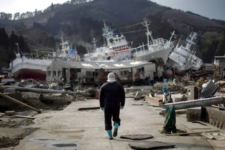 
	Tsunami: em Otsuchi, uma localidade de Iwate, os 2.900 habitantes que continuam fora de suas casas
 (Carlos Barria / Reuters)