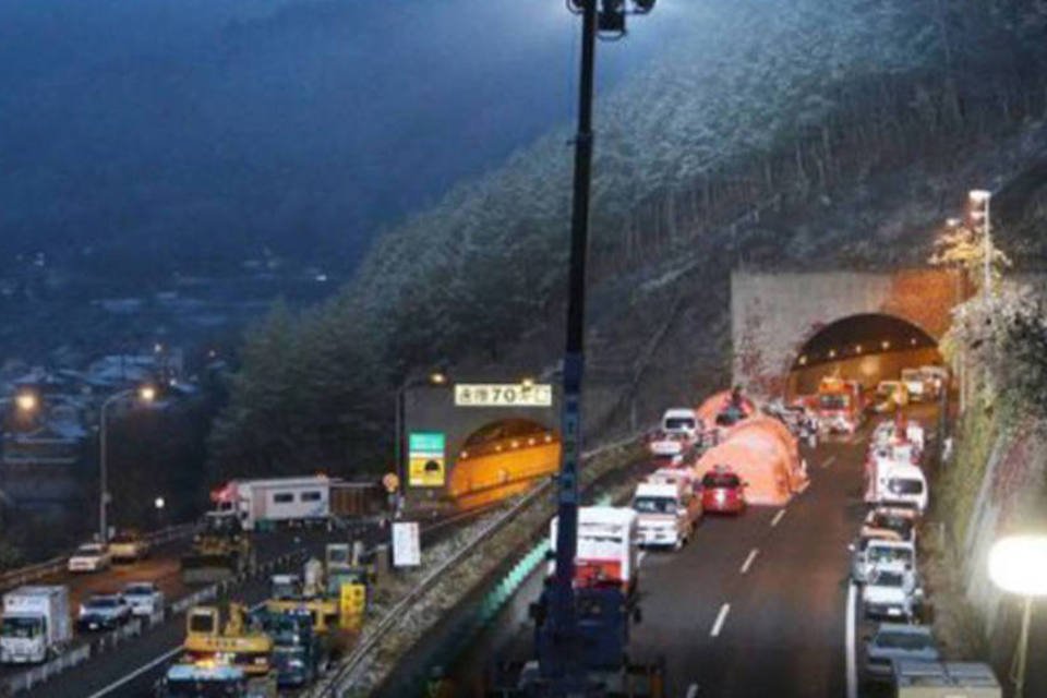 Japão vai inspecionar túneis após tragédia